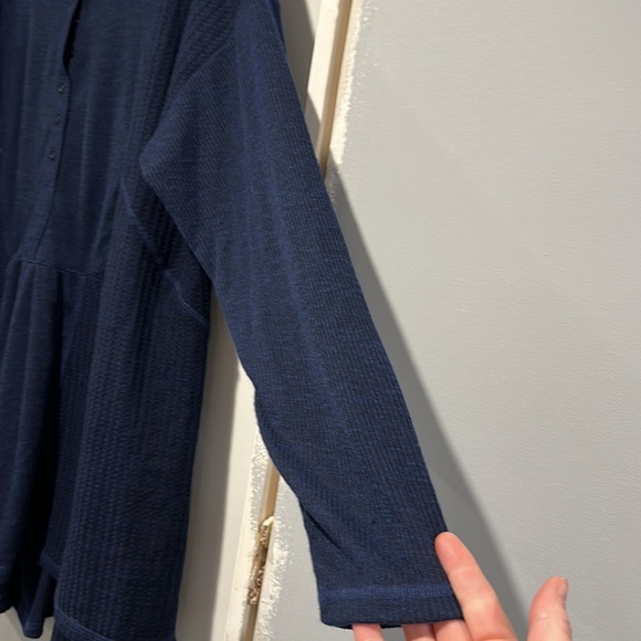 NWT- DG2, Colour block, Raglan Sleeve, Top. - Picture 5 of 8